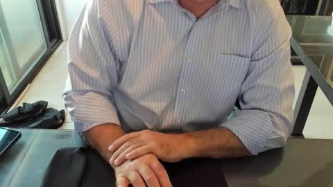 Snapshot of fhetzl chatting on 10.27.25 fhetzl online show from 10.27.25