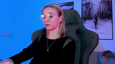 Snapshot of filipinaadams chatting on 03.06.25 cap and Lana  online show from 03.06.25