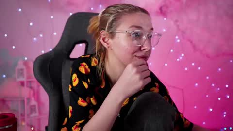 Snapshot of filipinaadams chatting on 03.08.25 cap and Lana  online show from 03.08.25