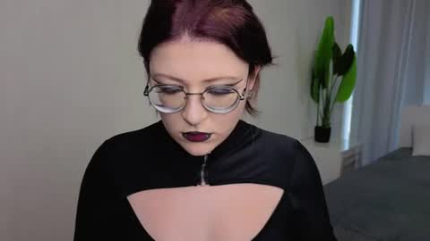 Snapshot of fimidaa chatting on 07.17.26 Ida online show from 07.17.26