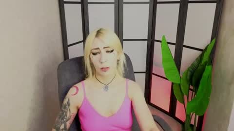 Snapshot of fimidaa chatting on 07.19.26 Ida online show from 07.19.26