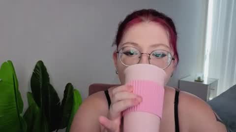 Snapshot of fimidaa chatting on 07.24.26 Ida online show from 07.24.26
