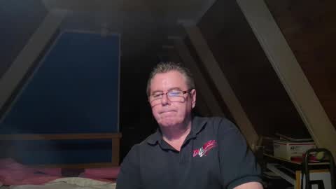 Snapshot of finderfiner chatting on 10.10.25 finderfiner online show from 10.10.25