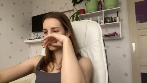 Keite wanna play  Meow online show from 12.19.25