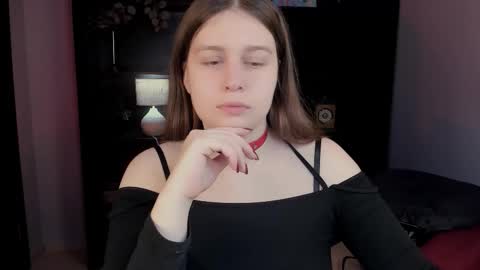 Snapshot of fioramarmoris chatting on 02.11.26 fiora online show from 02.11.26