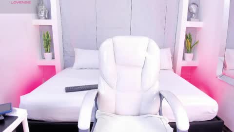 Fiorela online show from 04.10.26