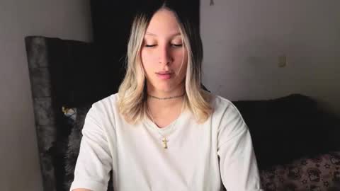 F I O R E L L A  online show from 11.01.25