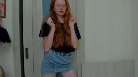 Snapshot of fire_luna chatting on 09.10.25 fire_luna online show from 09.10.25