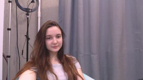 Snapshot of fireflies_fly_ chatting on 01.28.25 fireflies_fly_ online show from 01.28.25