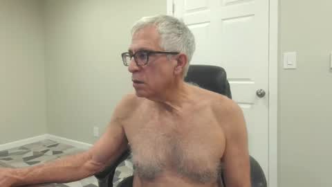 Snapshot of fitman999 chatting on 12.22.24 Jon online show from 12.22.24