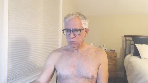 Snapshot of fitman999 chatting on 01.01.25 Jon online show from 01.01.25