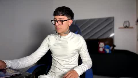 Snapshot of fj_araujo chatting on 06.19.26 fj_araujo online show from 06.19.26