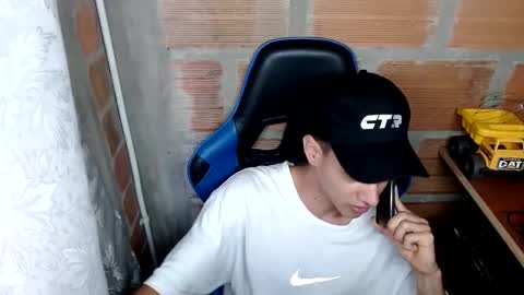 Snapshot of flacolatind chatting on 01.04.25 FLACO online show from 01.04.25