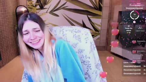 Snapshot of fleximona chatting on 05.17.26 FlexiMona online show from 05.17.26