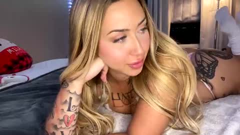 Snapshot of flexyroxxxy chatting on 12.14.24 Roxy online show from 12.14.24