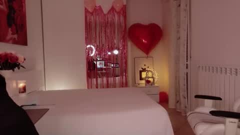 Snapshot of flirtyfoxxx chatting on 02.11.26 Lana Dina online show from 02.11.26