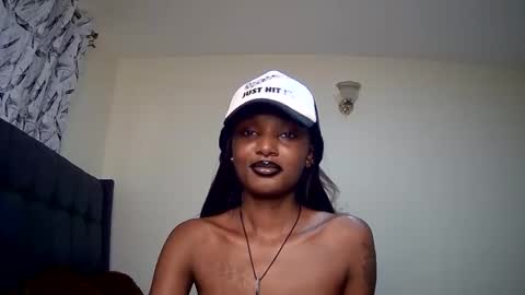 Snapshot of flirtyy_sheery chatting on 01.05.25 sheery online show from 01.05.25