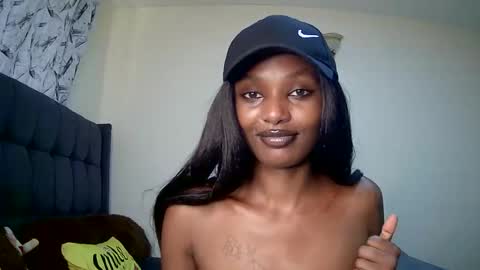 Snapshot of flirtyy_sheery chatting on 01.22.25 sheery online show from 01.22.25