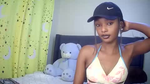 Snapshot of flirtyy_sheery chatting on 10.01.25 sheery online show from 10.01.25