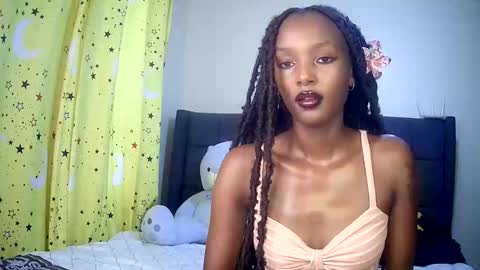 Snapshot of flirtyy_sheery chatting on 10.12.25 sheery online show from 10.12.25