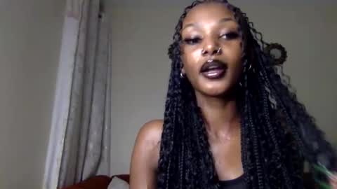 Snapshot of flirtyy_sheery chatting on 05.25.26 sheery online show from 05.25.26