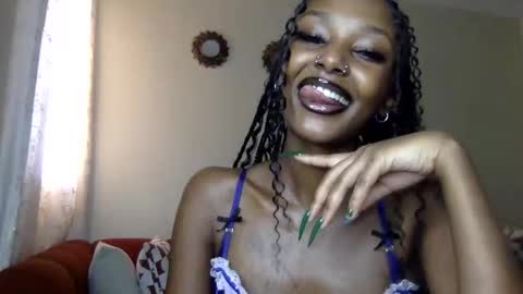 Snapshot of flirtyy_sheery chatting on 05.27.26 sheery online show from 05.27.26