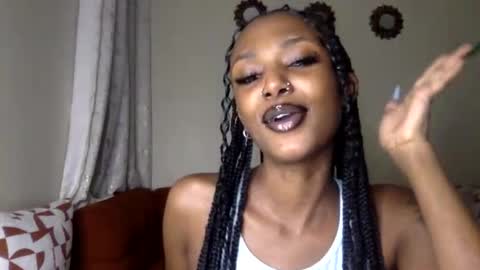 Snapshot of flirtyy_sheery chatting on 05.29.26 sheery online show from 05.29.26
