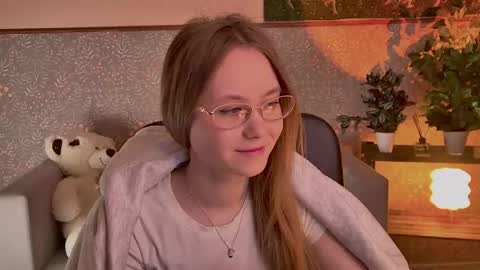 Snapshot of floralarsson chatting on 05.22.26 hey there guys im Flora no not the one from WInx. But I love magical stuff and especially I love nature. I dont know I thin online show from 05.22.26