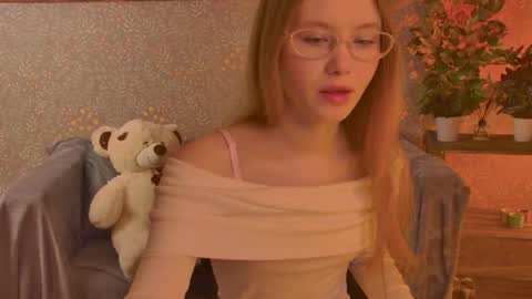 Snapshot of floralarsson chatting on 05.30.26 hey there guys im Flora no not the one from WInx. But I love magical stuff and especially I love nature. I dont know I thin online show from 05.30.26