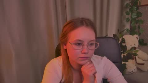 Snapshot of floralarsson chatting on 06.05.26 hey there guys im Flora no not the one from WInx. But I love magical stuff and especially I love nature. I dont know I thin online show from 06.05.26