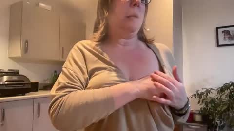 Snapshot of flossyishot chatting on 01.14.25 flossyishot online show from 01.14.25