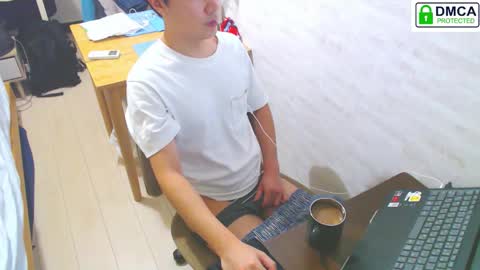 Snapshot of flowerbox chatting on 10.18.25 flowerbox online show from 10.18.25
