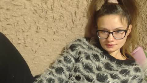 Snapshot of flowercandydoll13 chatting on 12.19.24 say meow and send tip online show from 12.19.24
