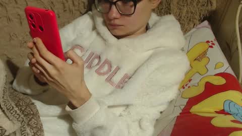 Snapshot of flowercandydoll13 chatting on 01.18.25 say meow and send tip online show from 01.18.25
