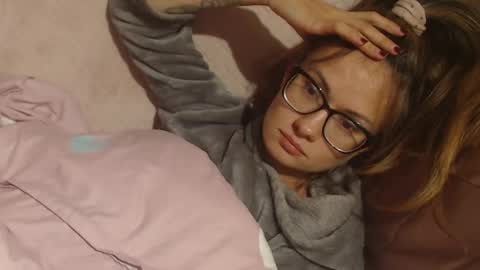 Snapshot of flowercandydoll13 chatting on 10.01.25 say meow and send tip online show from 10.01.25