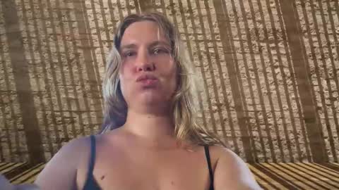 Snapshot of fluffy_bunnyxxx chatting on 04.25.26 fluffy_bunnyxxx online show from 04.25.26