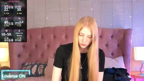 Mia online show from 09.14.25