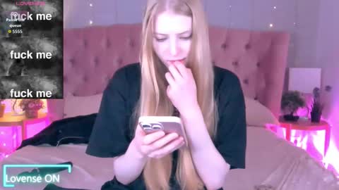 Mia online show from 10.25.25