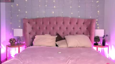 Mia online show from 11.16.25