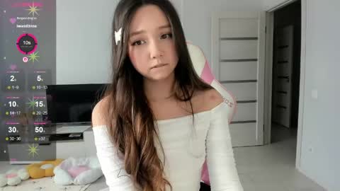 Snapshot of fluffy_rose chatting on 05.25.26 Rose online show from 05.25.26