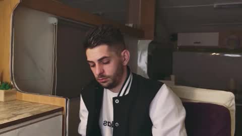 independent model online show from 01.31.26