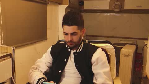 independent model online show from 02.25.26