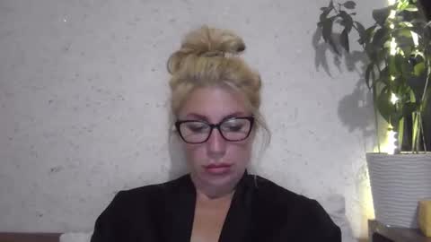 fox_red_lady7 online show from 10.04.25