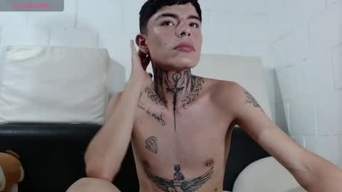 Snapshot of foxbadboy chatting on 06.01.26 foxbadboy online show from 06.01.26