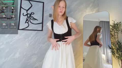 foxialee online show from 11.26.25