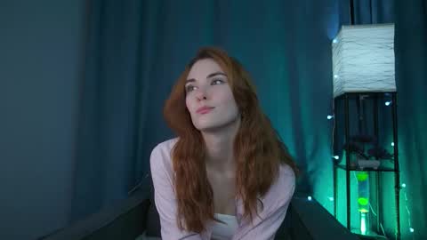 Snapshot of foxy_cute4you chatting on 12.17.25 Eva online show from 12.17.25