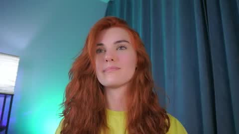 Snapshot of foxy_cute4you chatting on 04.11.26 Eva online show from 04.11.26