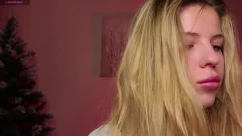 Snapshot of foxy_vibes chatting on 11.30.25 Ammy Fox online show from 11.30.25