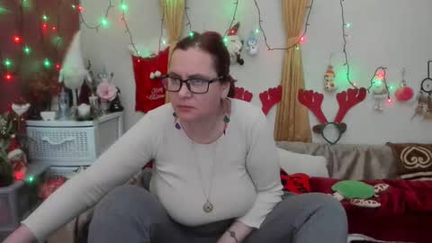 Snapshot of foxydesiree chatting on 12.24.24 foxydesiree online show from 12.24.24