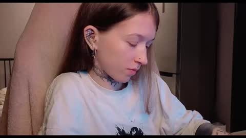 Snapshot of fran_bow chatting on 11.10.25 fran_bow online show from 11.10.25